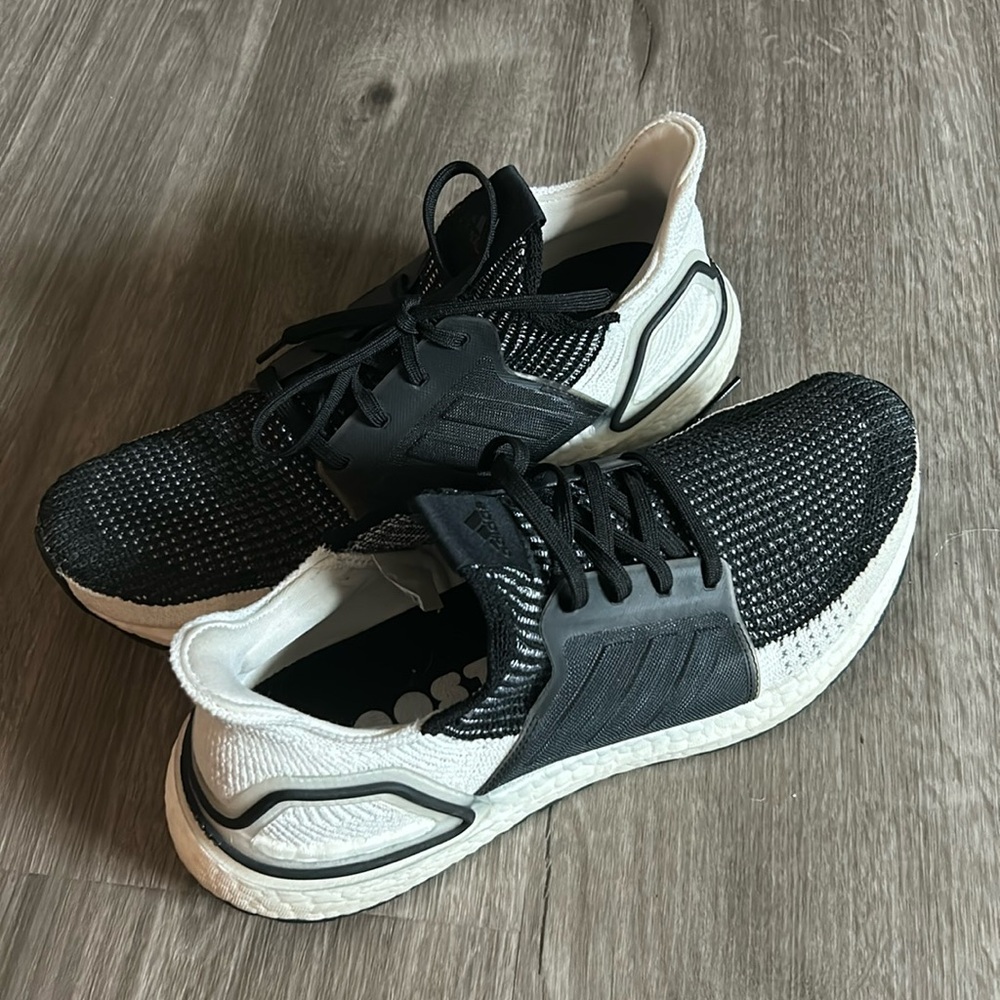 Adidas Ultra Boosts B/W Womens 10
